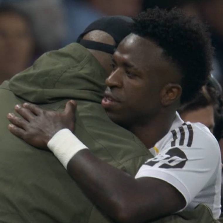 #Bayern coach Vincent Kompany spoke about Vinícius Júnior, after the player thanked him on camp for...
