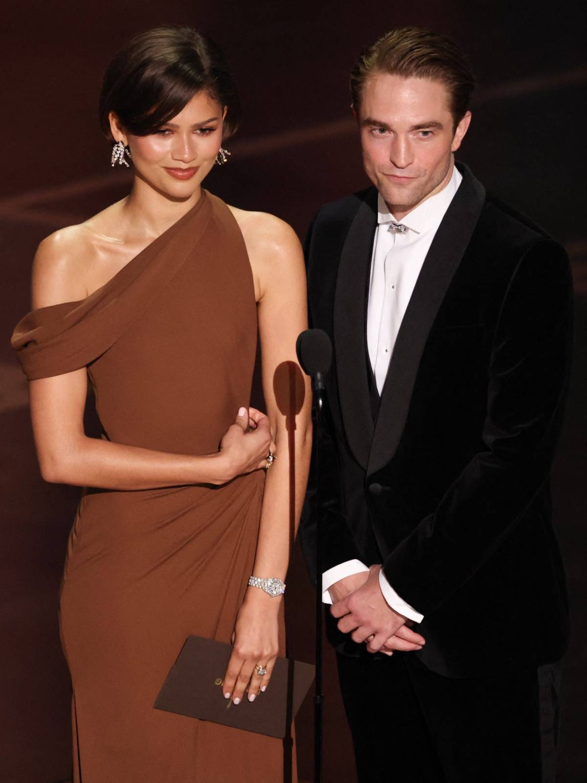 ๐ Zendaya and Robert Pattinson made a surprise appearance at the #Oscars2026 to present the Best Di...