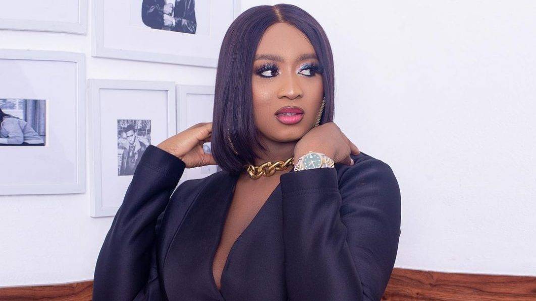 Nigerian sensation #DJDimplenipple opened up on what truly defines her artistry:
“Anyone can play...