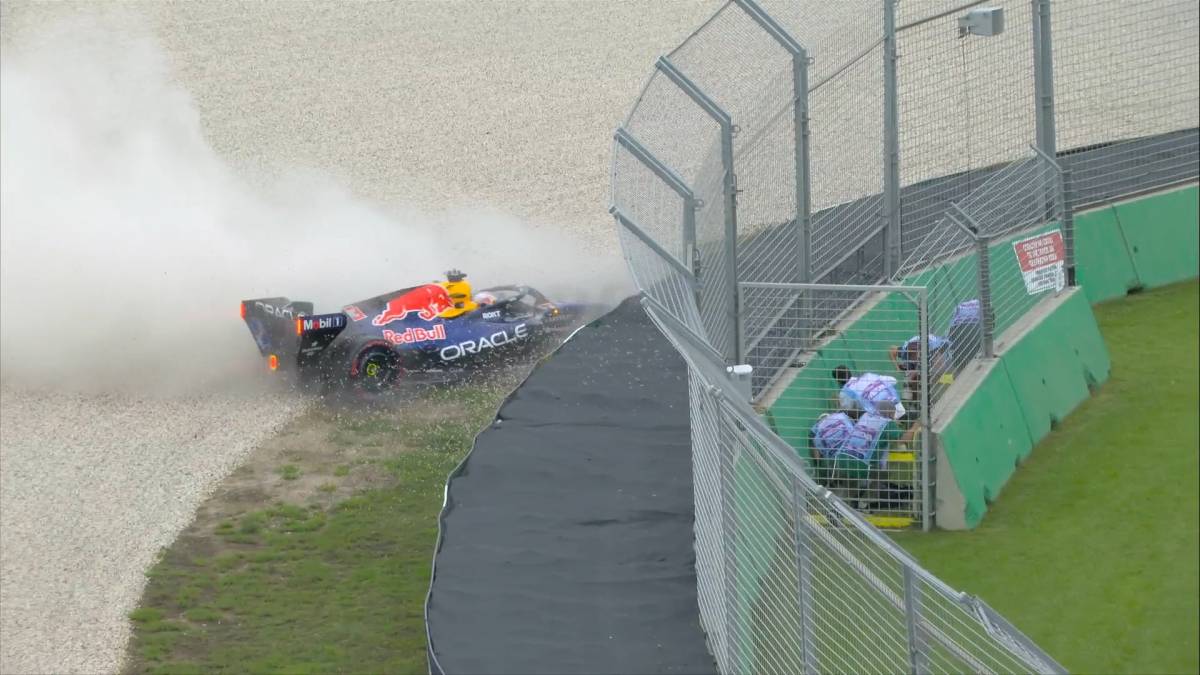 #MaxVerstappen crashed into a wall and is OUT of Qualifying for the #AustralianGP , with no time set...