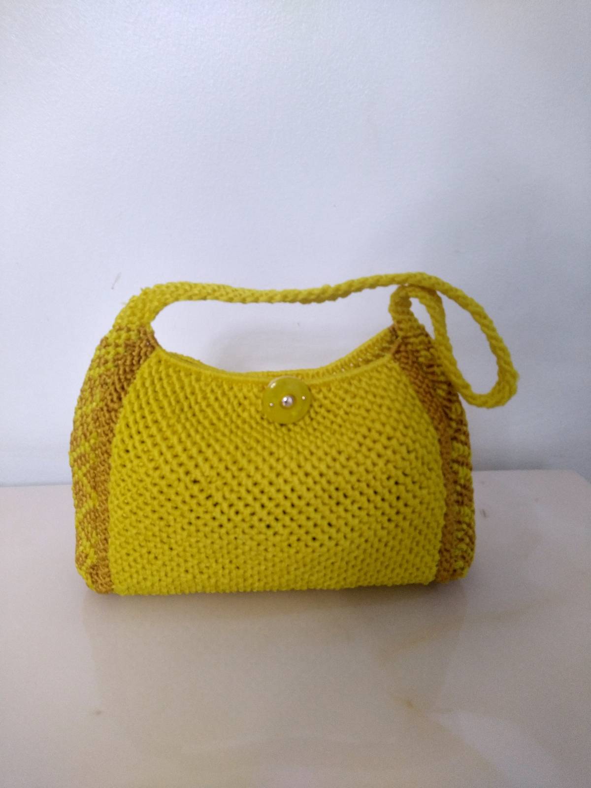 Yeni's bag made from Wool with colours as requested. Patronize me
Good morning Lekeleke family