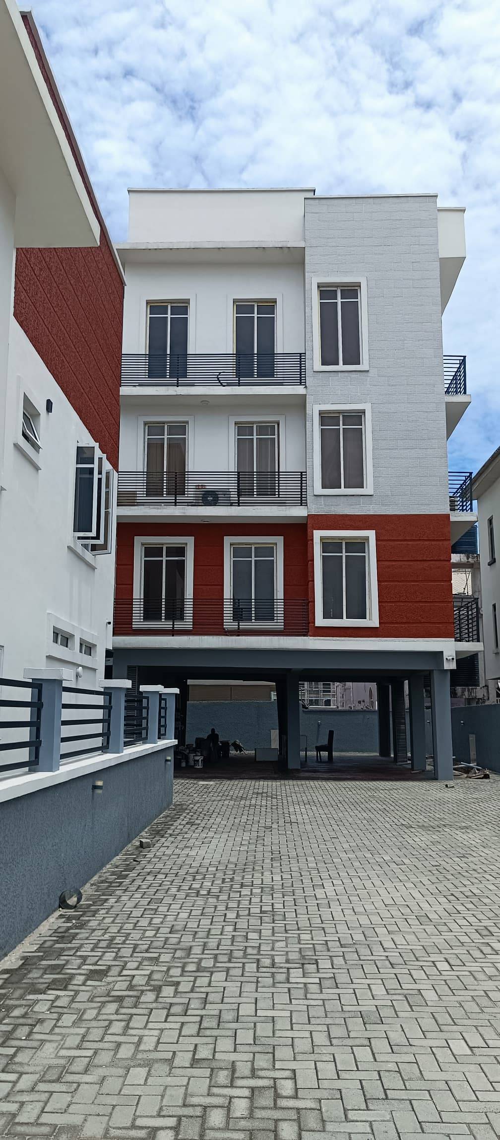 Executive Lovely Fantastic beautiful 2bedroom flat all rooms ensuite with modern facilities at ikate...