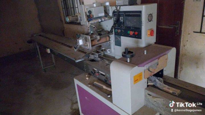 Flow wrap packaging machine for biscuits, bar soaps, candle sticks, bread up for sale. Contact us 08...