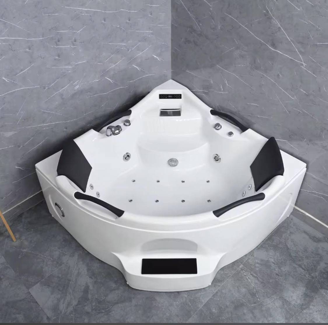Corner jacuzzi