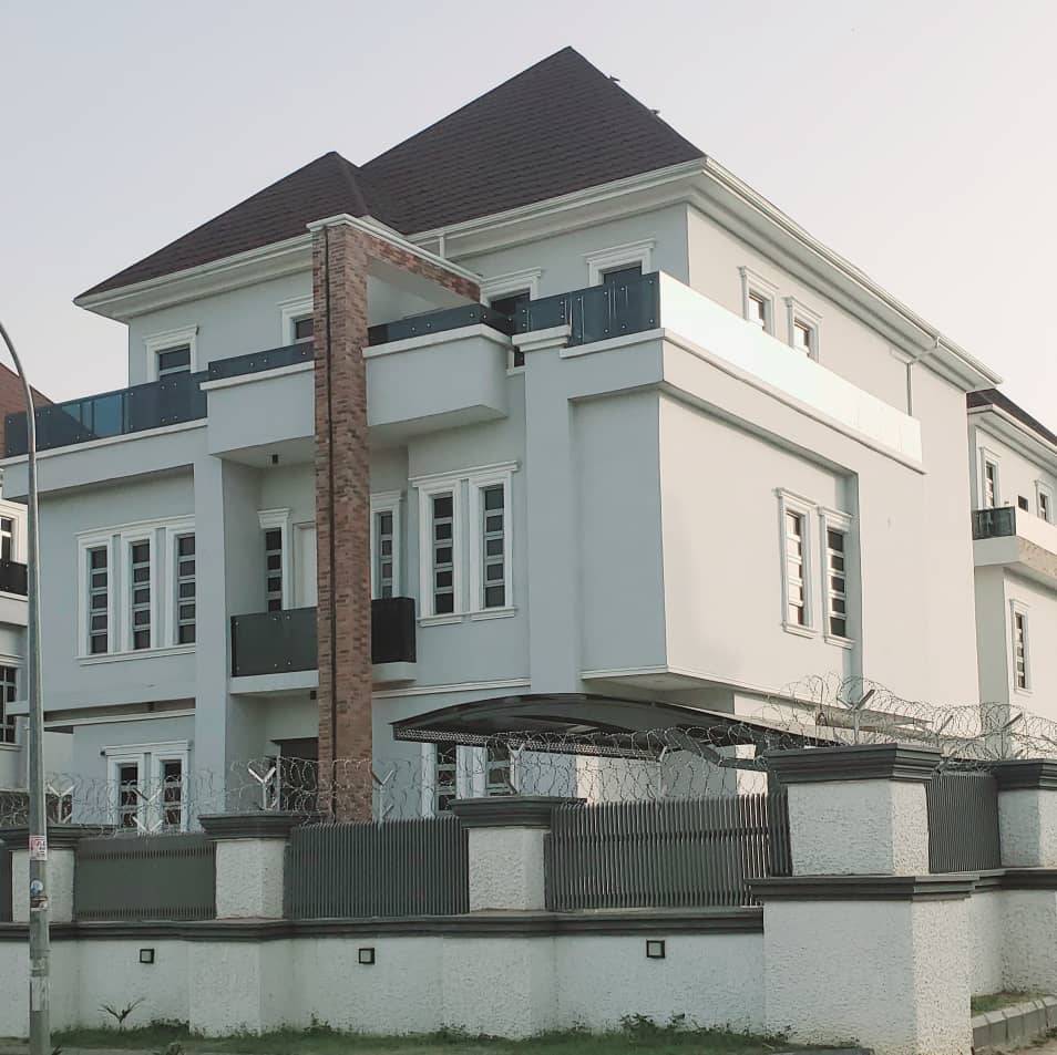 HOUSE FOR SALE
★DETAILS★
A unique 6-bedroom detached duplex with a guest room , a room BQ, and a g...