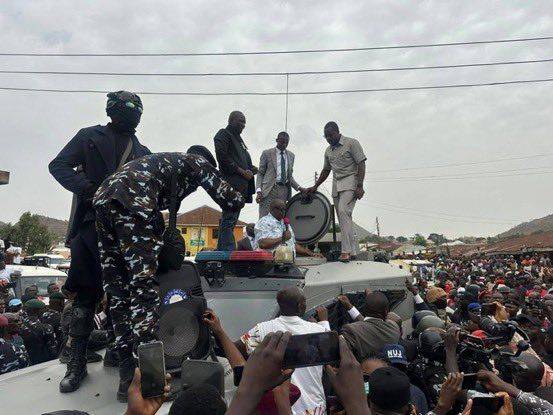 Platue state governor had to assure the people he govern of their safety inside armod car he doesn't...