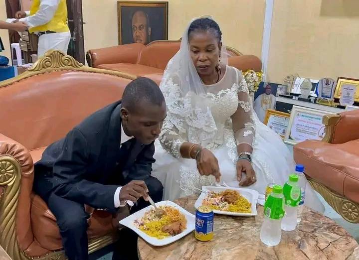 “Love is thicker than water” abi na “Blood is thicker than water”? 🤔😂
Some people go say na family...