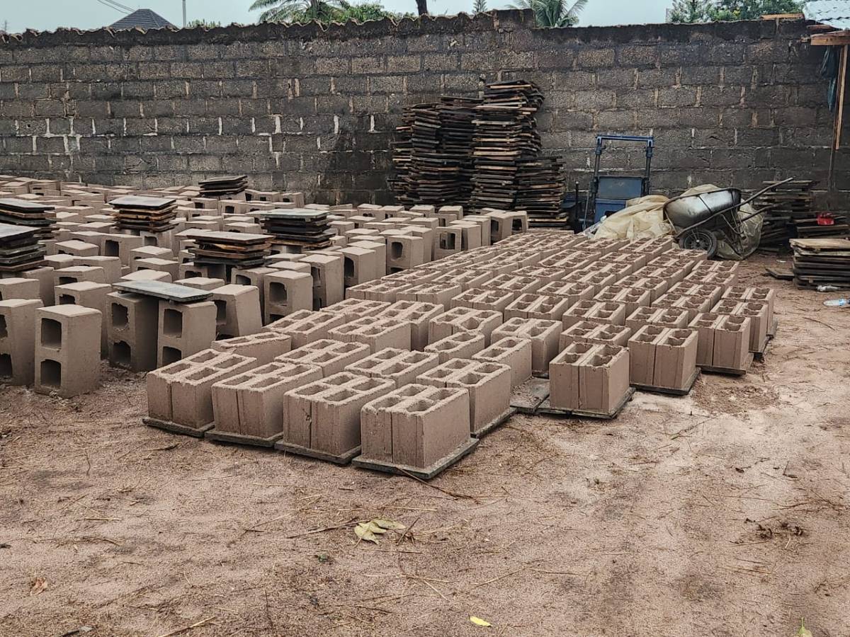 Surebuild industries.
All sizes of vibrated blocks.
09051119541.