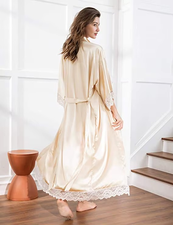 Effortless elegance
Step into comfort and style with this beautiful satin robe set💫
perfect for yo...