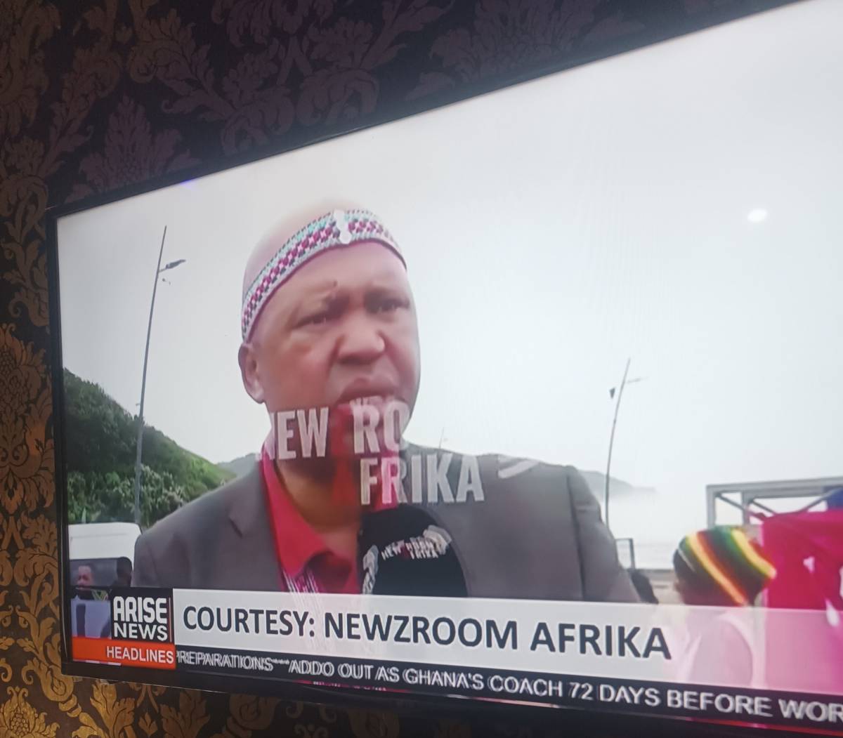 The so called Igbo king of South Africa is just a local chief of the Igbo community in South Africa....