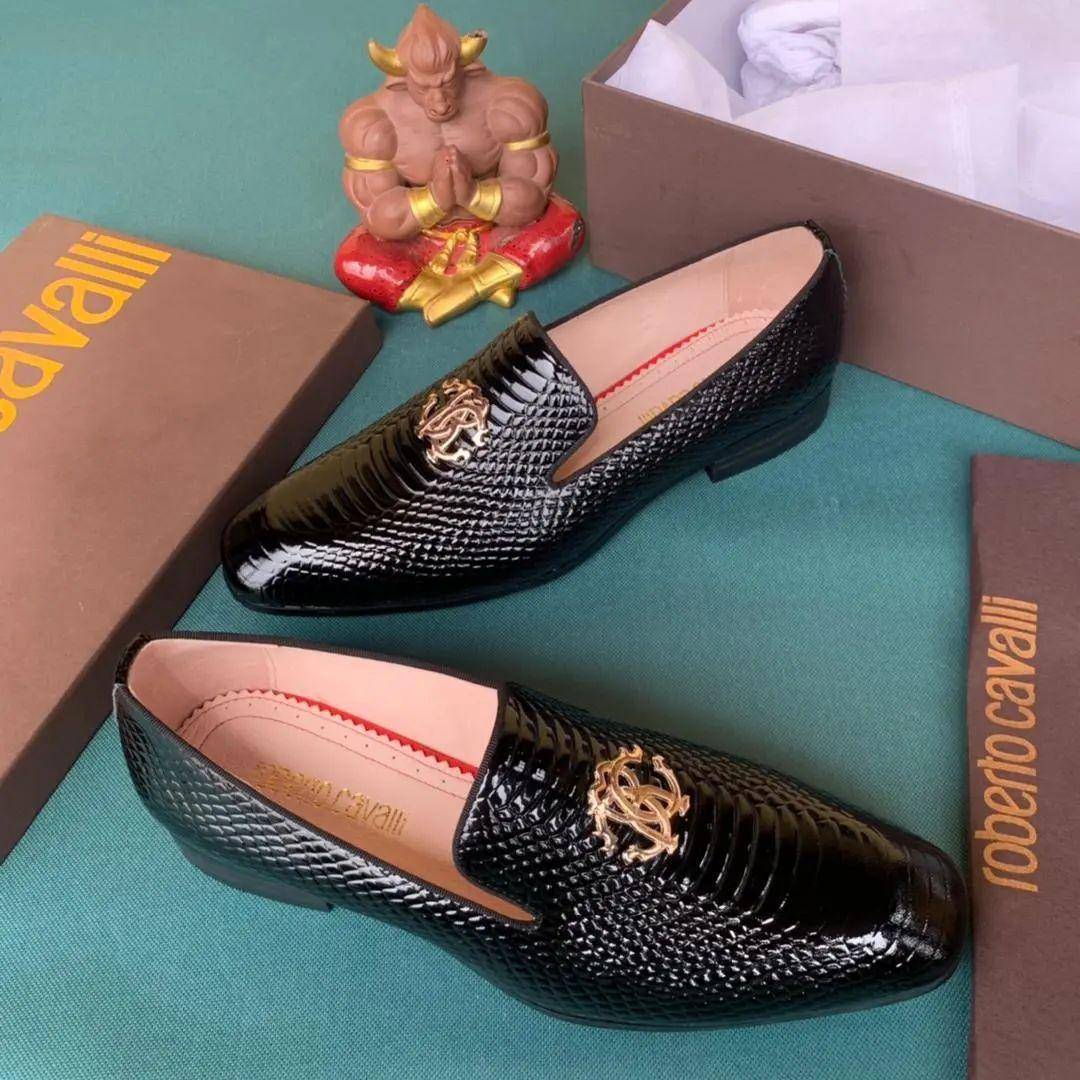 NEW ARRIVALS🖤❤️🔥
LUXURY 💯💯👍✅
SIZES 40 TO 46
#63K EACH. FULLY BOXED
AVAILABLE FOR PICKUP #Aris...