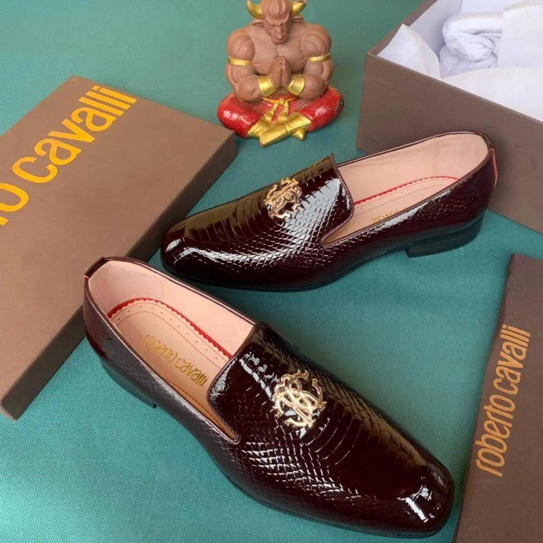 NEW ARRIVALS🖤❤️🔥
LUXURY 💯💯👍✅
SIZES 40 TO 46
#63K EACH. FULLY BOXED
AVAILABLE FOR PICKUP #Aris...