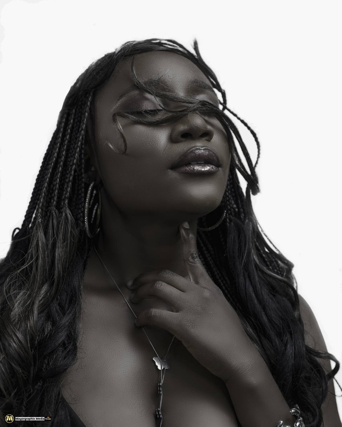 Poetic Vibe Sun-kissed by nature, perfected by melanin. โ๏ธ๐ค
Every shade tells a story.
#MelaninGlow...
