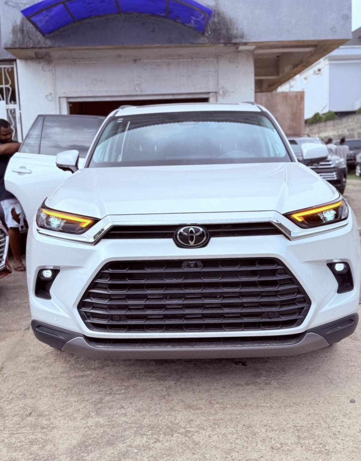 CLEAN 2024 | WHITE ON BLACK | FOREIGN USED ๐ฅ
โ๏ธ Foreign used โ properly sorted and registration-re...