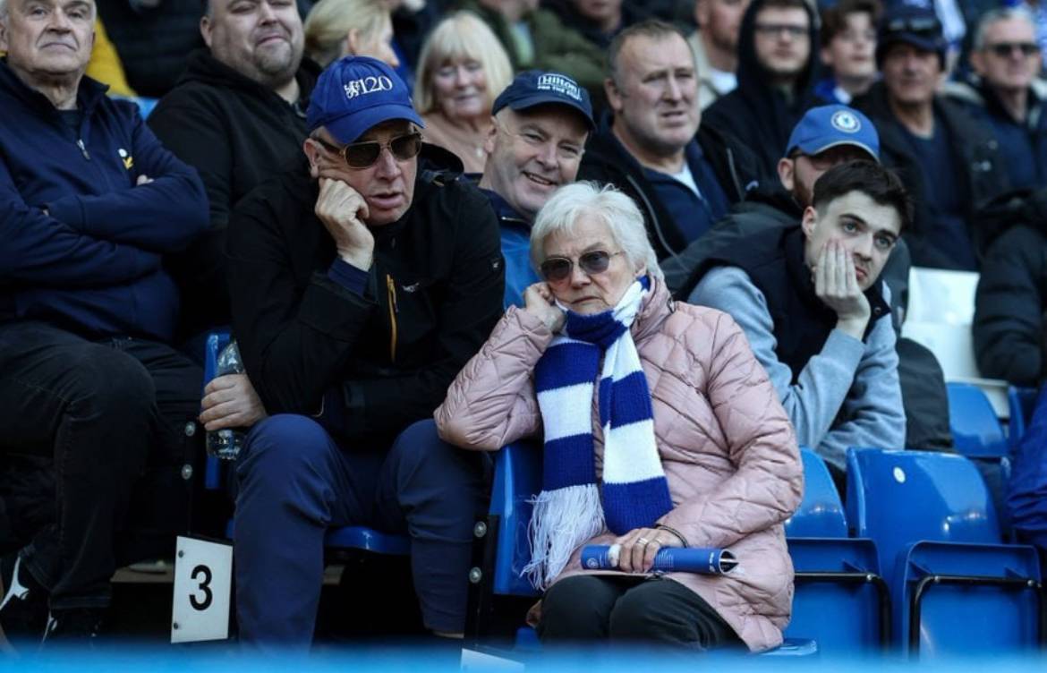 π¨ The game was in stoppage time when the ironic βolesβ began to circulate from the Chelsea fans in...
