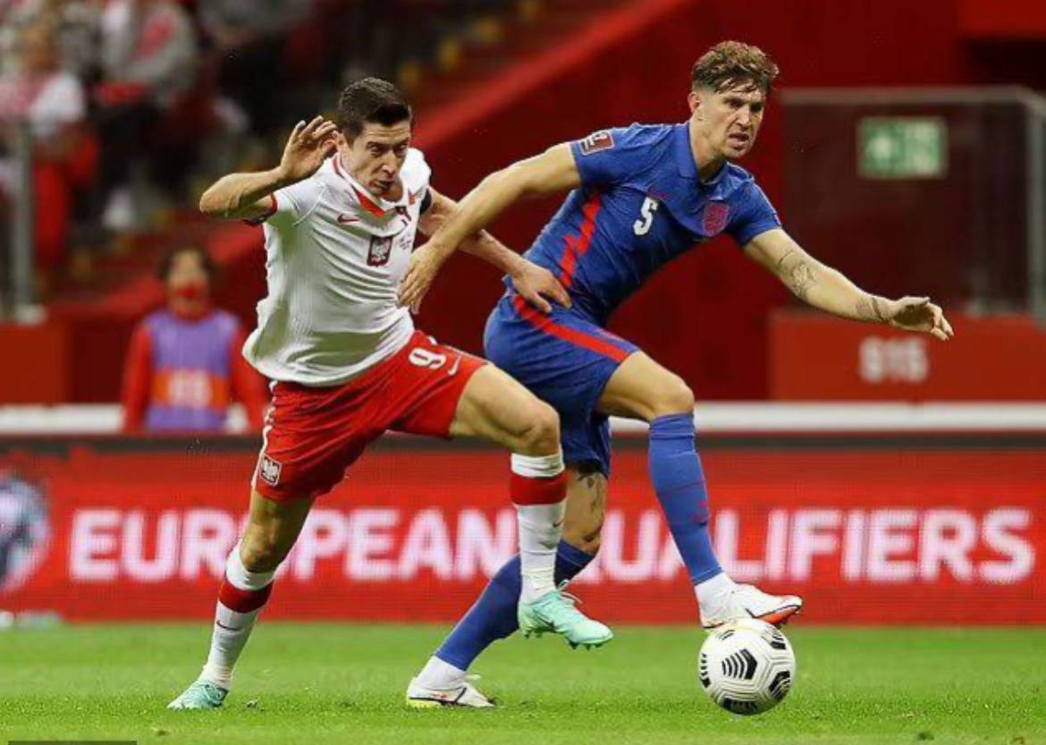 🗣️ Joe Cole wants Chelsea to sign Lewandoski and Stones:
"We need experience, someone to come in...