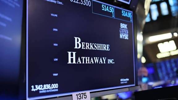 🚨 JUST IN: WARREN BUFFET’S BERKSHIRE HATHWAY RESUMES SHARE BUYBACKS
The conglomerate restarted sto...