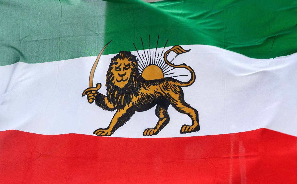 The original and historical flag of Iran, used from 1907 until the 1979 Islamic Revolution, is the L...