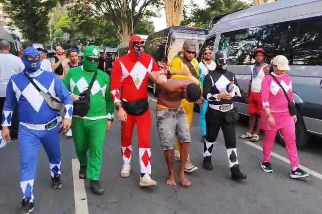 #Brazilian police disguised themselves using fancy dress to blend in as Carnival-goers to target pho...