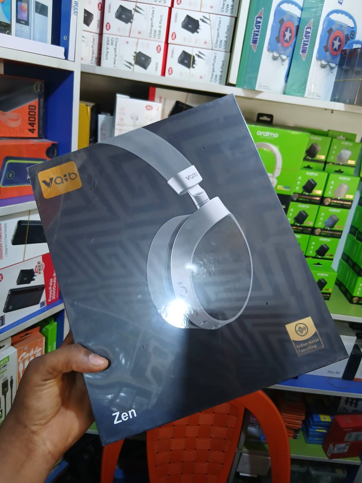 Top notch booming headset with noise cancellation very affordable 😎