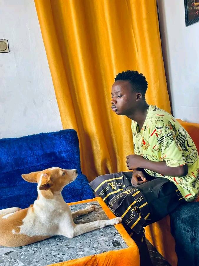 As I buy pepper soup ingredients, since morning my dog dey wonder where the meat dey ๐ฒ ๐