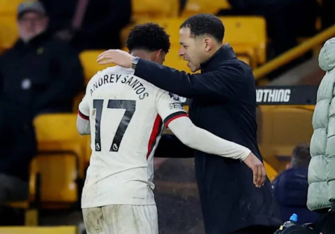 "That Rosenior is playing Andrey Santos so much next to Caicedo, gives Enzo more freedom. He can arr...