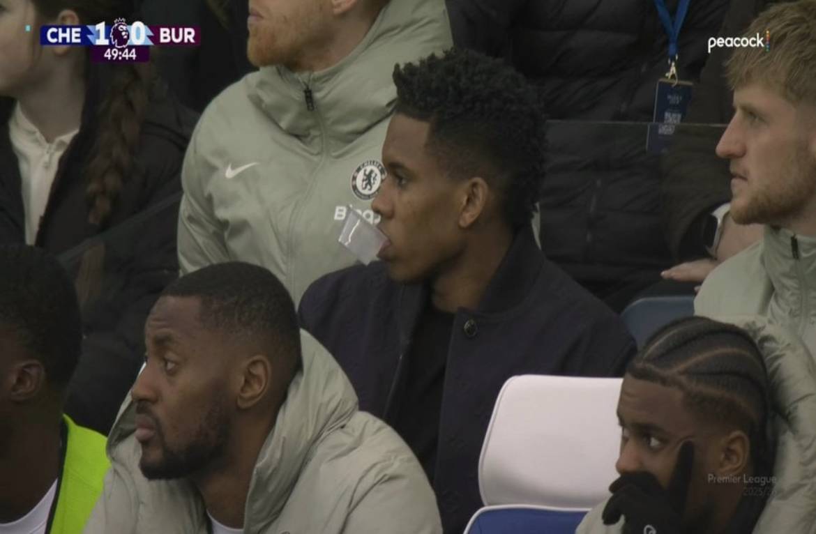 Estevao watching the game. ๐
#CFC | #Chelsea | #CHEBUR
๐ฒ @CFC_ChelseaFC