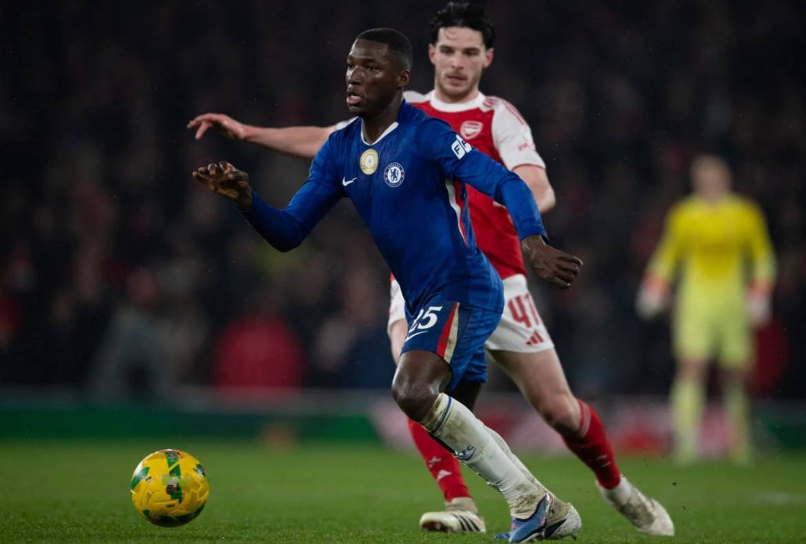 🗣Paul Merson when asked to name the best midfielder now:
“This is out of Rice and Caicedo. I’ll j...