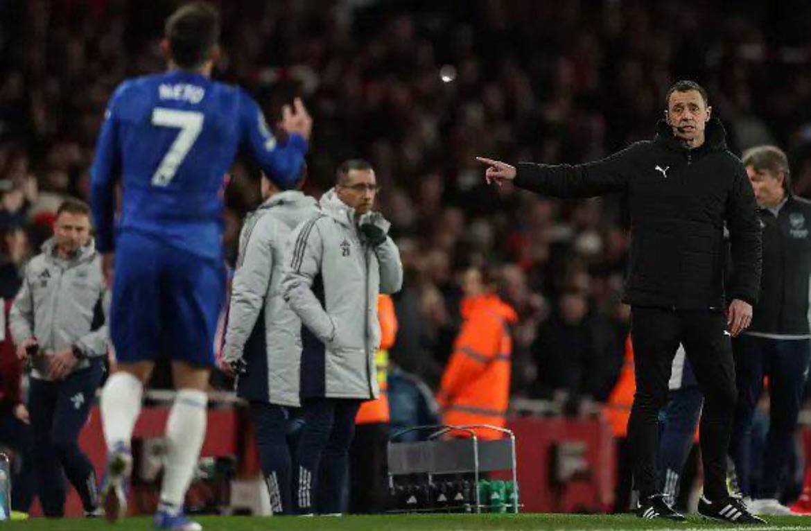 ๐ฃ๏ธ Chris Sutton:
"From Chelsea's point of view, Pedro Neto let them down badly. What an idiot gett...
