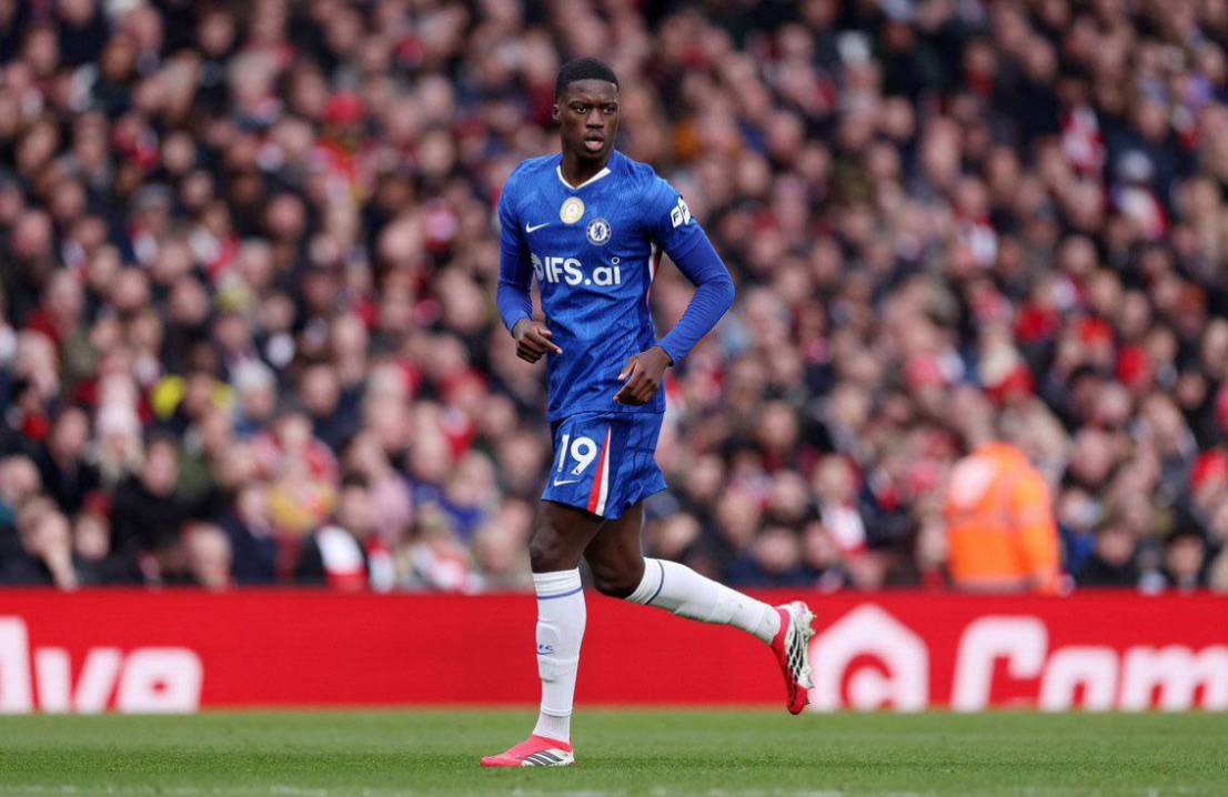 š£ļø Gary Neville:
"Mamadou Sarr has done well. It's a tough game for you to come into as your Premi...