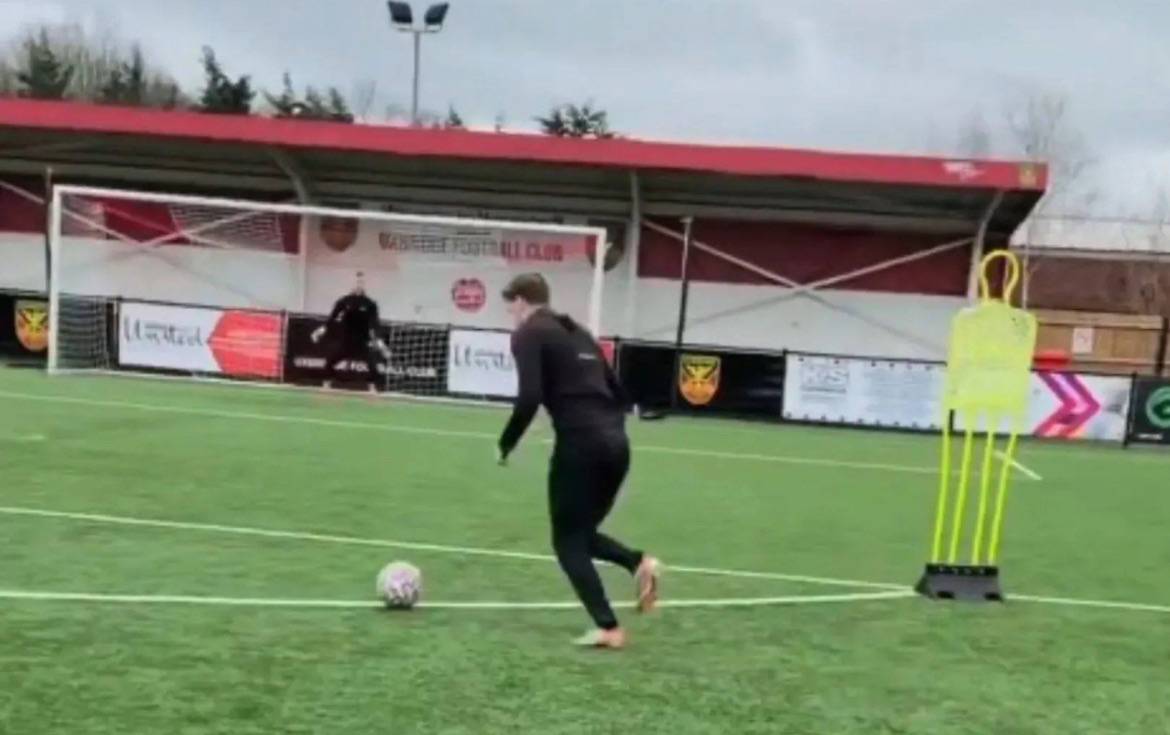 Mykhailo Mudryk is not training with Uxbridge FC. He has simply rented their 3G surface separate fro...
