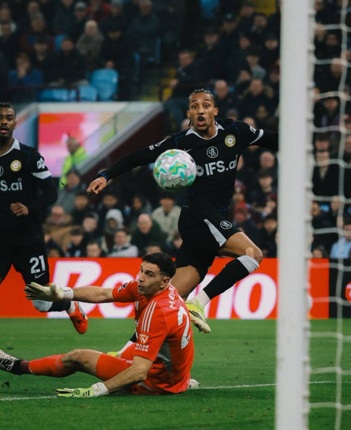 Joao Pedro's first half by numbers vs. Aston Villa:
25 touches
5 touches in opp. box
4 duels won...