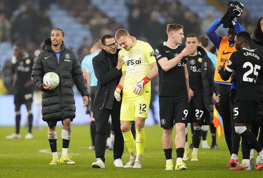 🗣️ Liam Rosenior on GK situation:
"For me, genuinely, I look at the goalkeeper position maybe diff...