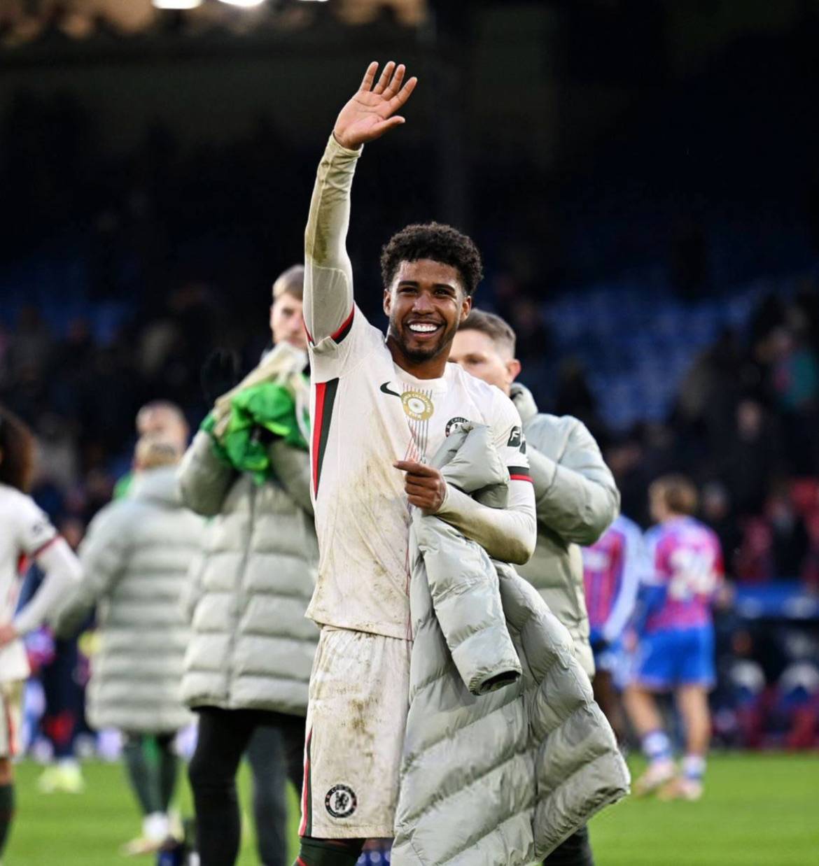 π¨ Manchester United remain interested in Andrey Santos. Chelsea hold all the cards due to his long...