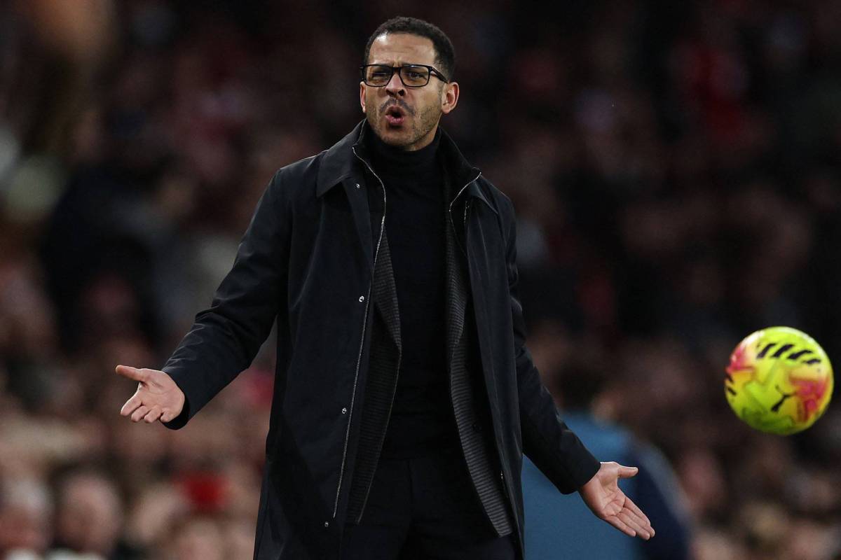 🗣️ Liam Rosenior says he'd be open to an all-access football doc at Chelsea:
"I've watched the Man...