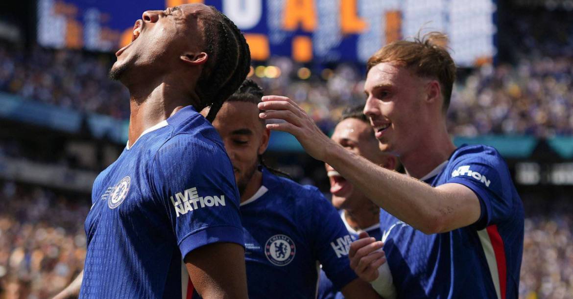🗣️ Former PSG star Éric Rabésandratana:
"Chelsea have all the qualities to make life hard for Paris...