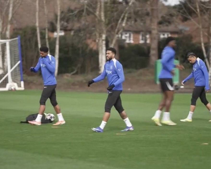 ๐จ Potential panic over. Reece James is in UCL training.
๐ ChelseaFC
#CFC | #Chelsea | #UCL
๐ฒ @...