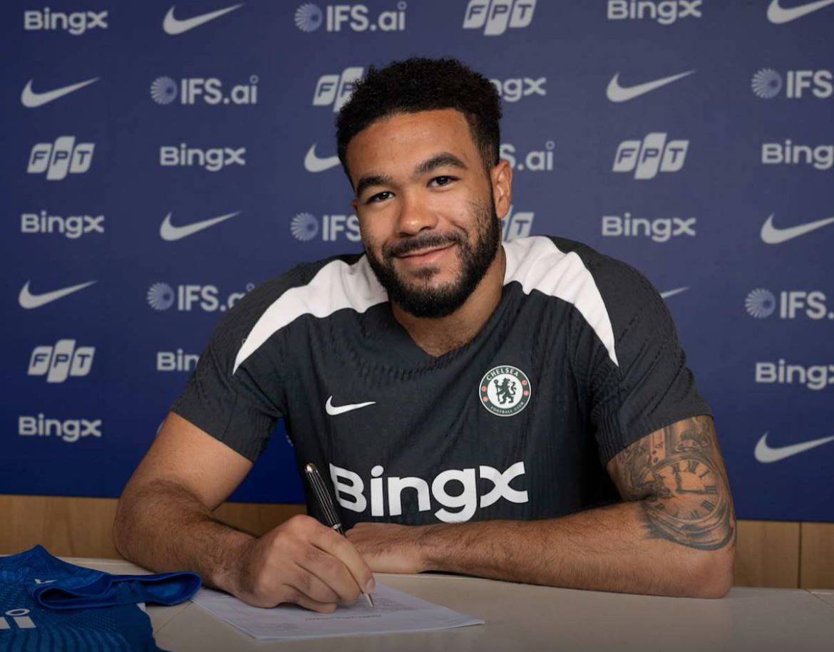 OFFICIAL: Reece James has extended his Chelsea contract until June 2032.
#CFC | #Chelsea
๐ฒ @CFC_...