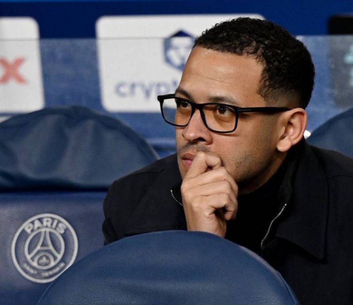 🗣️ Liam Rosenior on PSG
'I could play 5-4-1, sit back, kick them the ball, not give them a counter-...