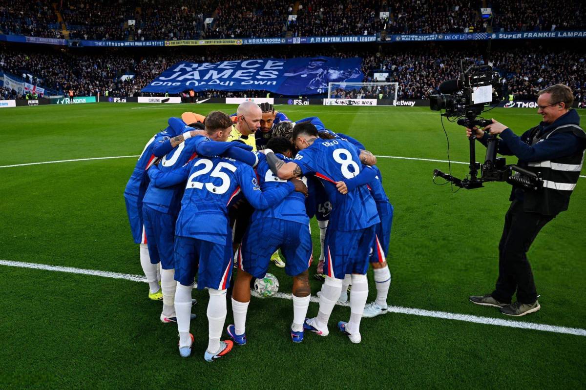 ๐จ Chelsea are now understood to be doing their team huddle away from the centre circle from now on....