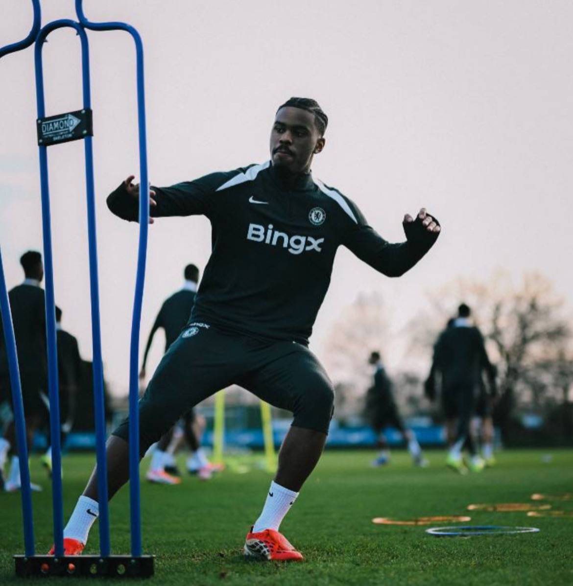 🚨Chelsea's line-up during their final training session on Monday suggested a central-back pairing,...