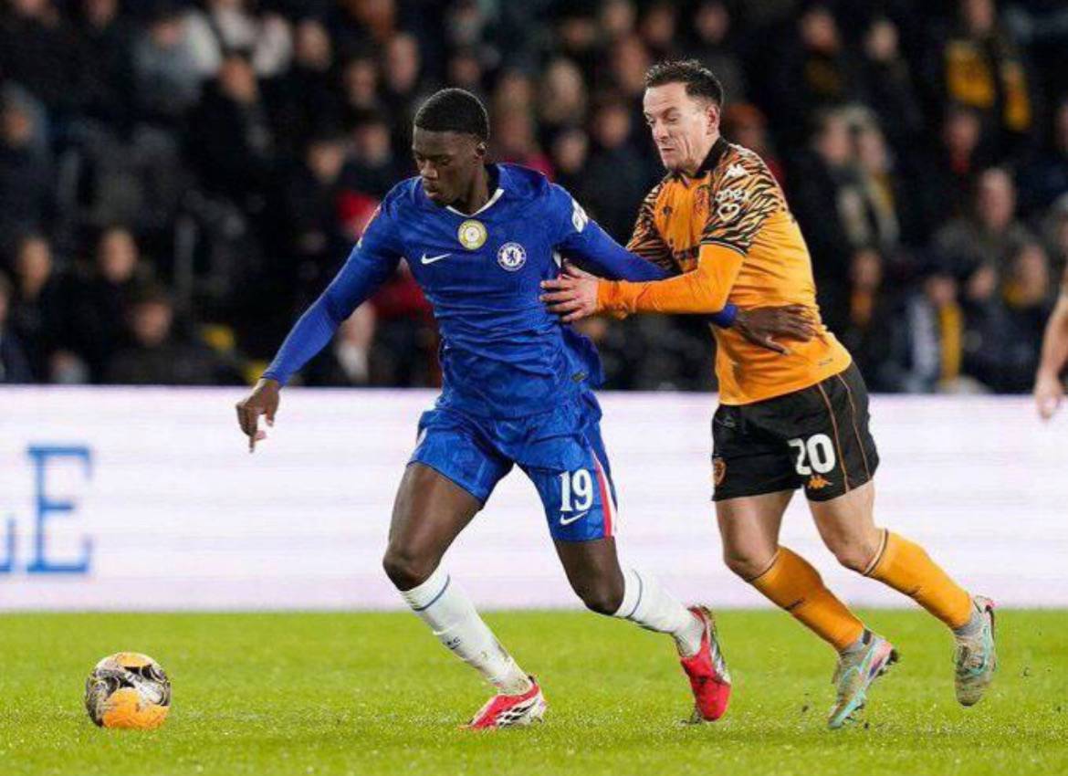 🗣️ Liam Rosenior on how Sarr is after his mistake:
"It's a lot. It's a lot for all of us at this cl...