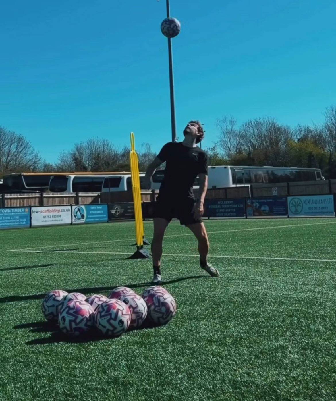 ๐จ New images and video on Mudryk Instagram show training at Uxbridge FC, renting out their pitch as...