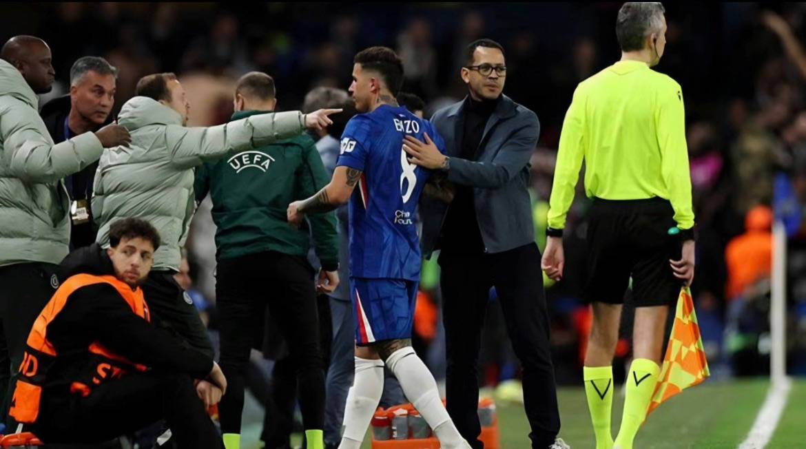 ๐ฃ๏ธ Liam Rosenior was ssked if that means Fernandez, Palmer and Caicedo want to stay, he added:
"Th...