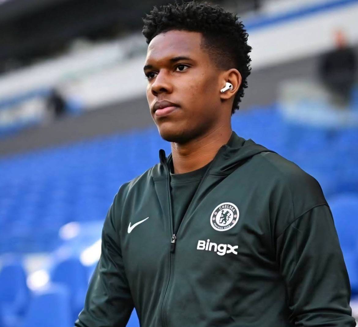 🚨 Estevao ran back through Chelsea’s half after Ndiaye's goal, beyond Robert Sanchez, to pull the b...