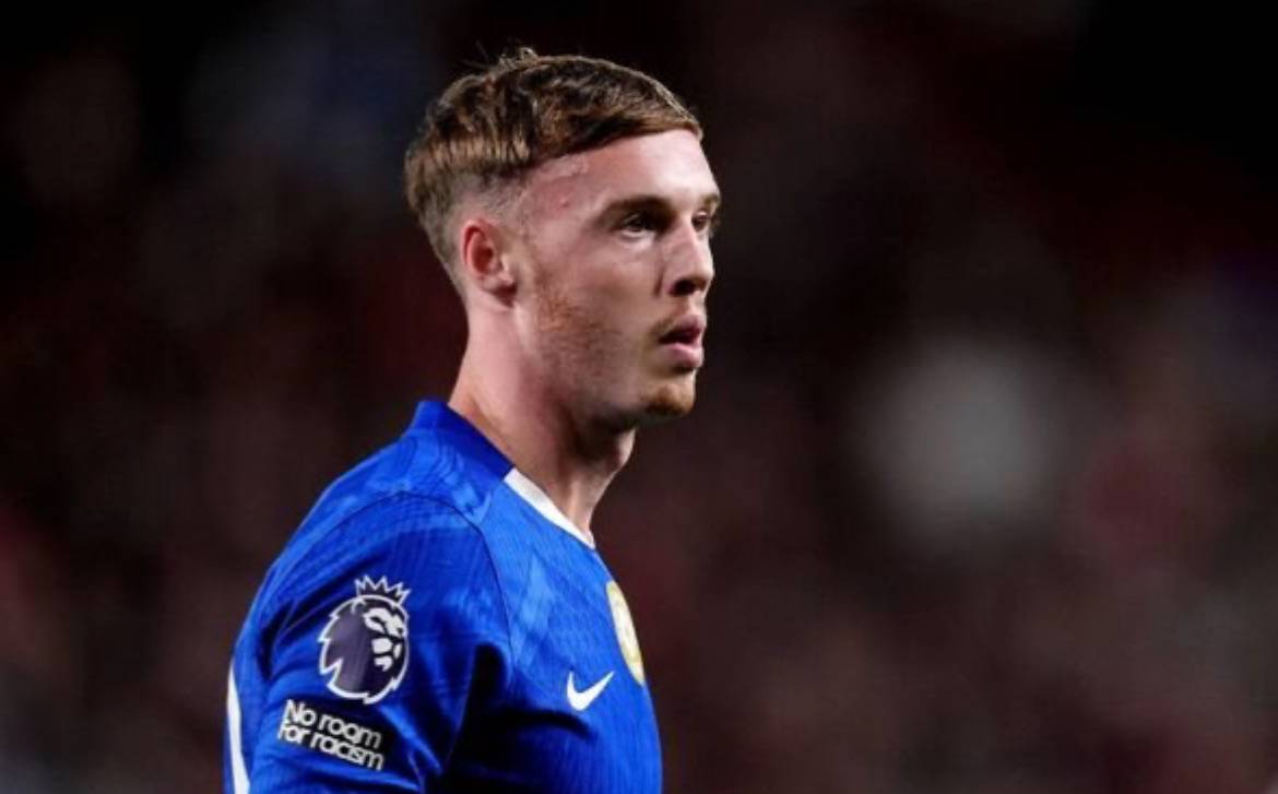 🗣️Cole Palmer when asked about the first thing he does when you get home after training:
"I play o...