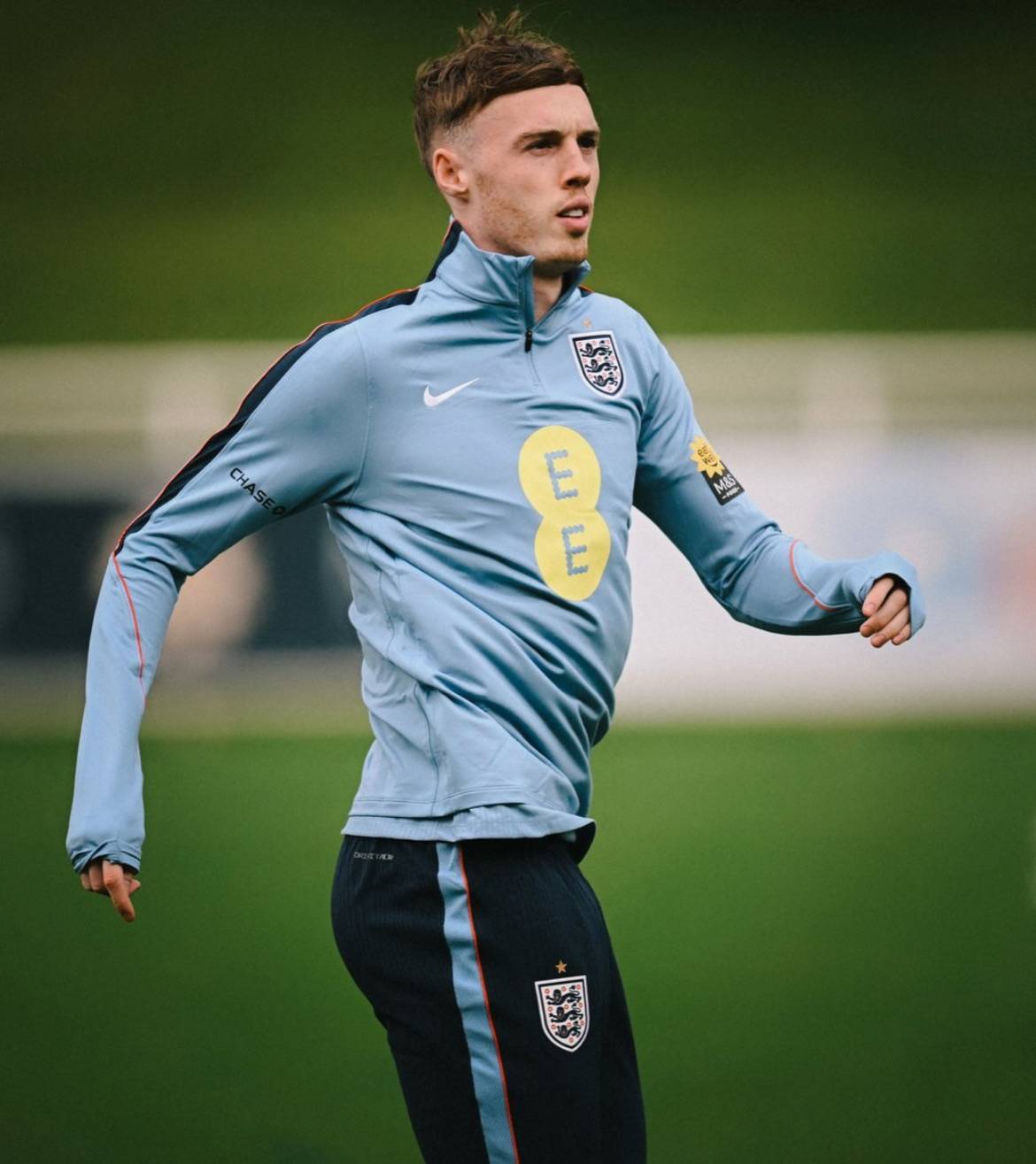 Cole with England. ๐ด๓ ง๓ ข๓ ฅ๓ ฎ๓ ง๓ ฟ
#CFC | #Chelsea
๐ฒ @CFC_ChelseaFC