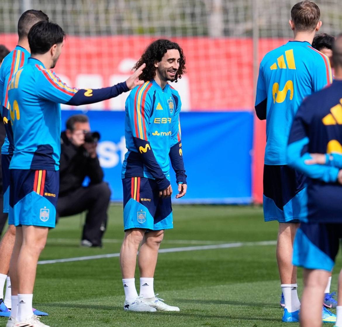 Cucu in Spain training on Thursday! ππͺπΈπ΅
#CFC | #Chelsea
π² @CFC_ChelseaFC