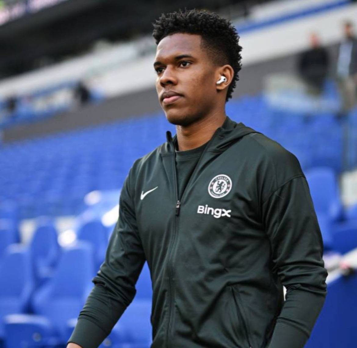 🗣️ Liam Rosenior: 

"The fans adore Estevao because he’s a magnificent player.”

“We’ve missed him f...