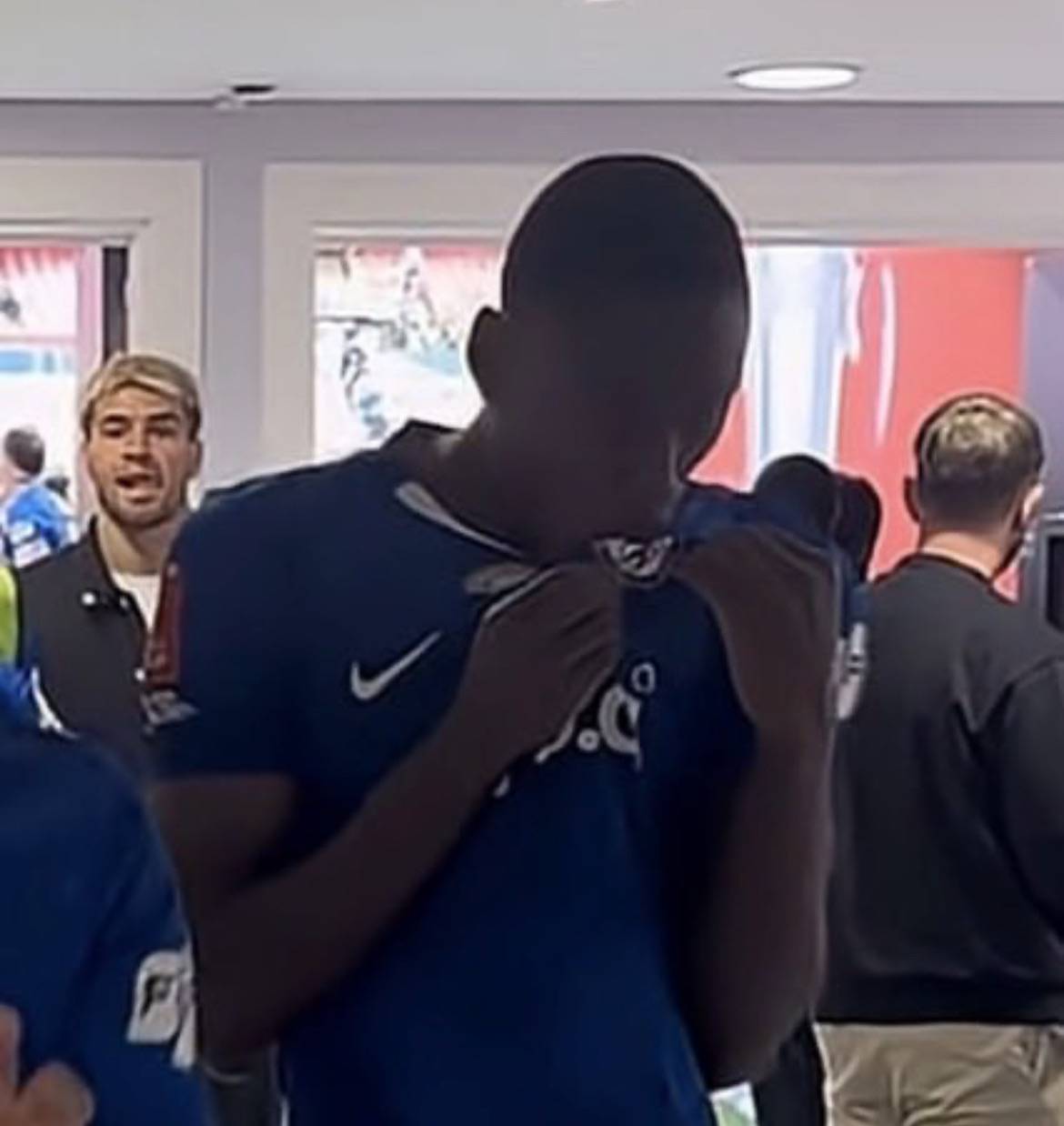 💙📲Trevoh Chalobah in the tunnel after the game yesterday. Proper Chels.
📸Chelsea FC
#CFC | #Ch...